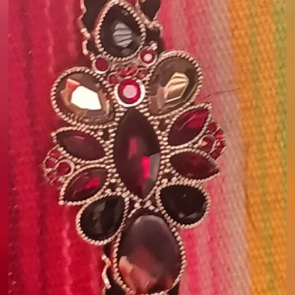 Selling a large bag of necklace.Lots of vintage to CHOOSESilver, turquoiseETC